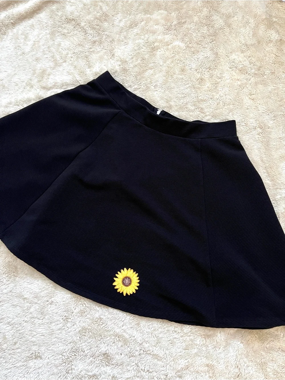 DIVIDED H&M Woman's Black Sunflower Patch Midi-Length Skirt Size L